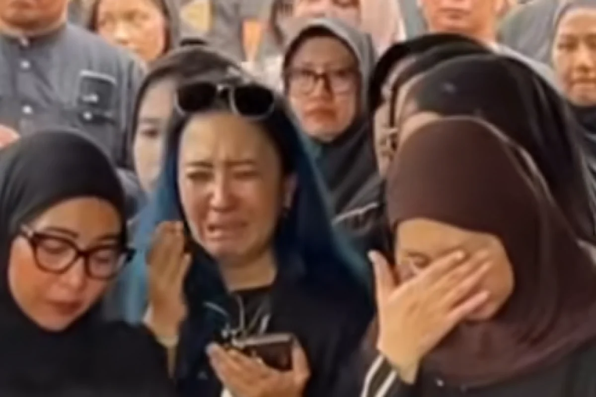 Kontroversi Sophie-may Dickson: Tampil Glamor di Pemakaman Anak dan Dikecam Netizen