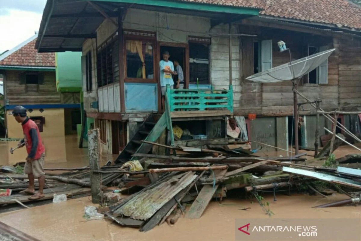 Krisis Banjir di Demak: 12 Rumah Hanyut, 27 Keluarga Mengungsi ke Sanak Saudara