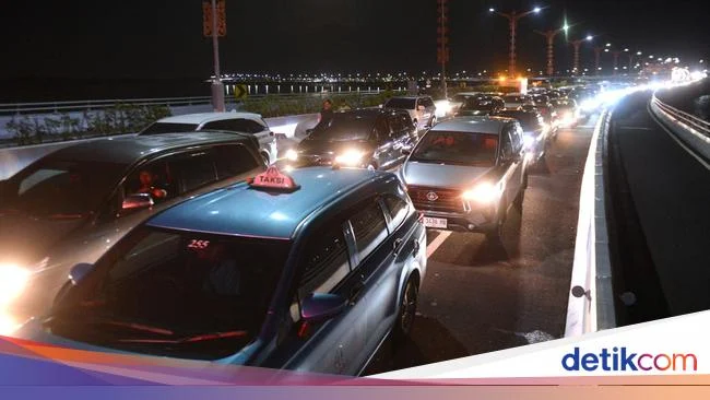 Macet Horor di Selat Bali Kian Parah, DPR Dorong Pembangunan Penyeberangan Baru Segera