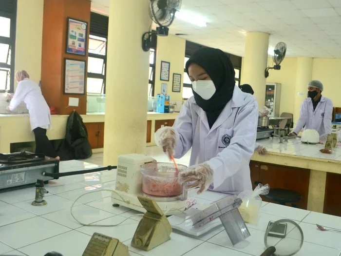 Mahasiswa Semester 5 Ke Atas Mulai Kuliah Jarak Jauh, Praktikum Tetap Tatap Muka