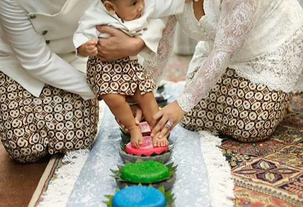 Makna Simbolik Pilihan Mainan Andrew dalam Prosesi Tedak Sinten Erika Carlina