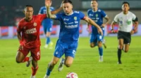 Marc Klok Tampil Penuh di Laga Semen Padang vs Persib Bandung Usai Operasi Darurat, Kisah Heroik yang Menginspirasi