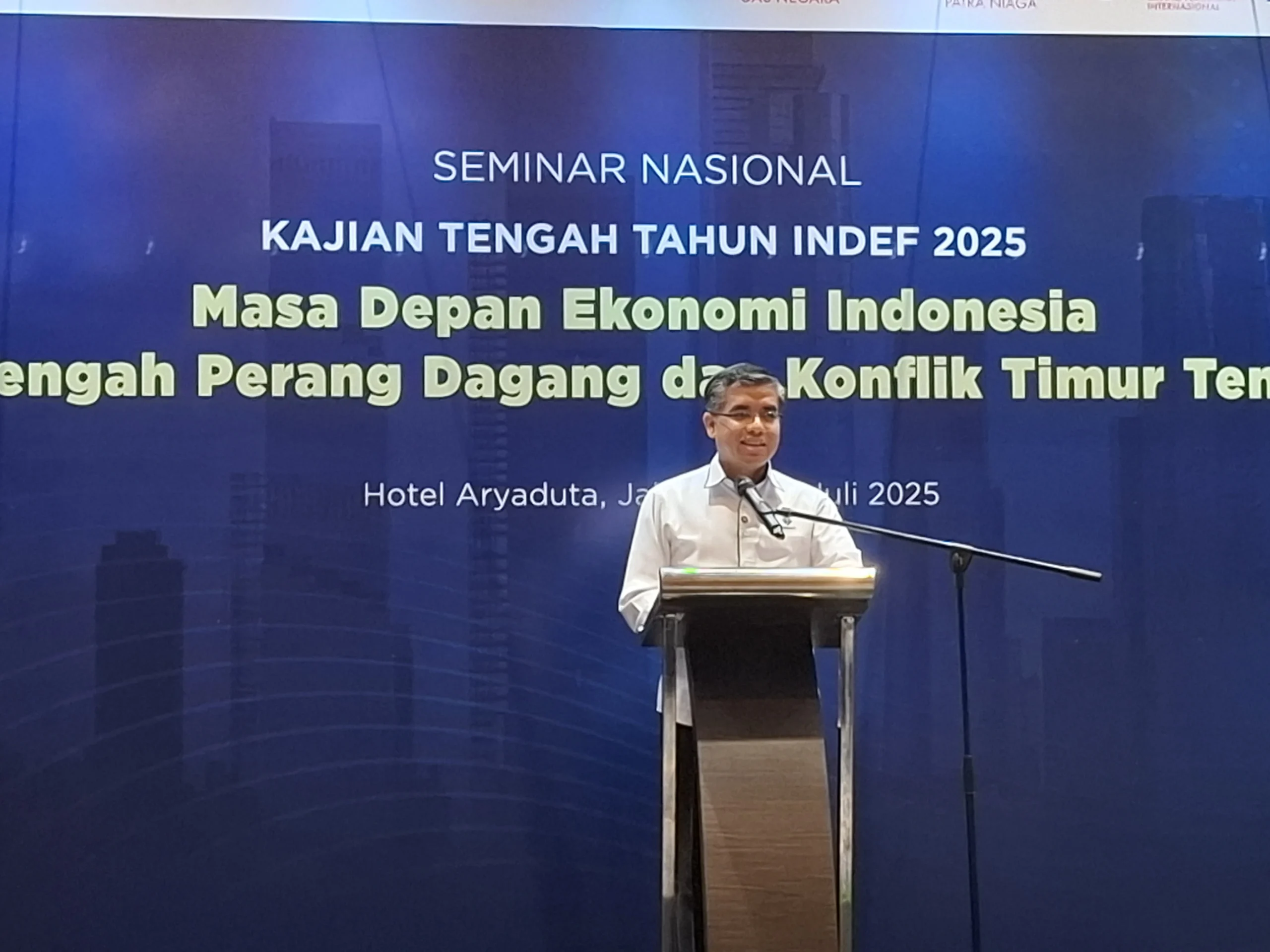 Menaker Tegaskan WFH Swasta Hanya Imbauan, Hindari Dampak Negatif pada Pertumbuhan Ekonomi