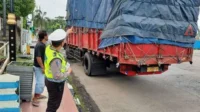 Mengapa Polisi Menyebut Truk ODOL Sebagai Kejahatan Lalu Lintas? Penjelasan Lengkap Mengapa Polisi Menyebut Truk ODOL Sebagai Kejahatan Lalu Lintas? Penjelasan Lengkap