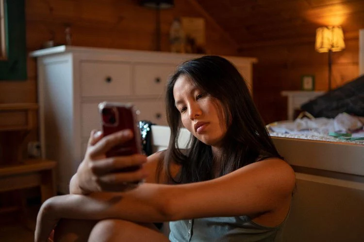 Mengungkap Ciri-ciri Orang yang Suka Stalking Media Sosial: Apakah Anda Termasuk?