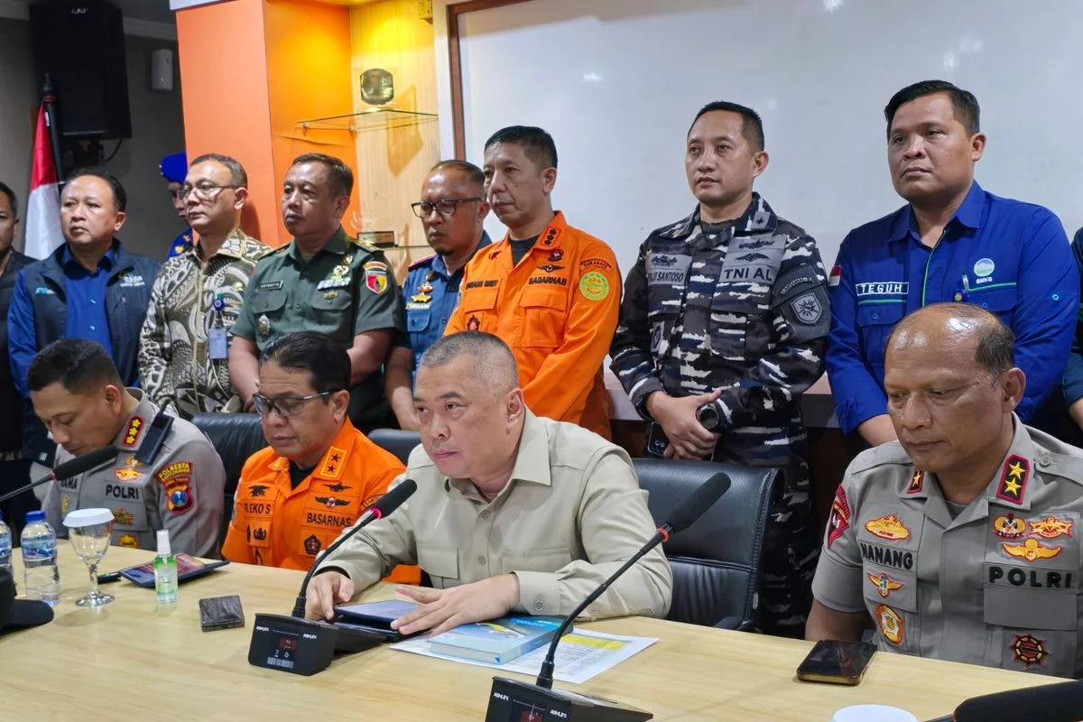 Menhub Dudy Pantau Langsung Evakuasi Tabrak KRL, KNKT Selidiki Penyebab Kecelakaan Besar