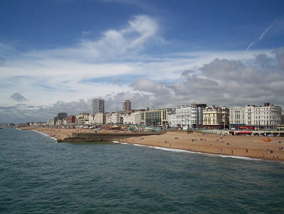 Menikmati Keindahan Brighton: Destinasi Pantai Praktis dari London