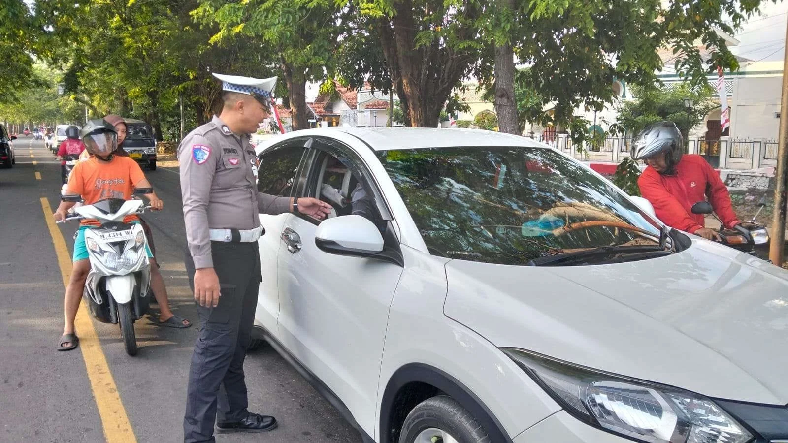 Meningkatnya Kebiasaan Mengemudi Sambil TikTok: Ancaman Baru bagi Keselamatan Lalu Lintas di Indonesia