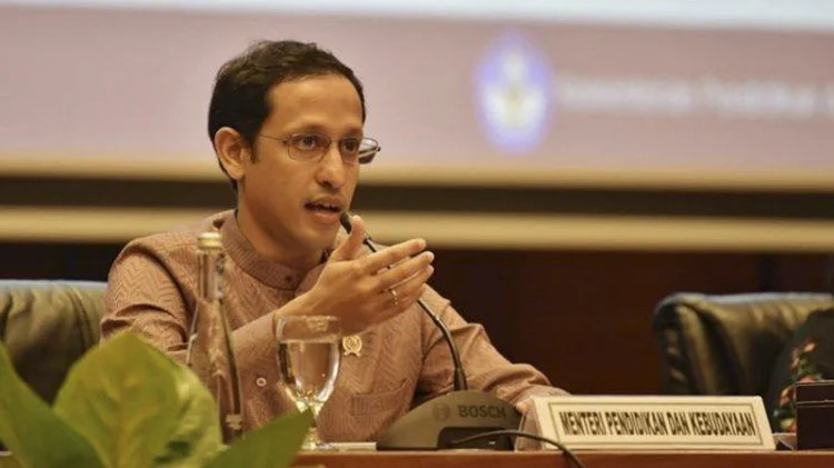 Menteri Pendidikan Tinggi Izinkan Kuliah Hybrid, Praktikum Tetap Tatap Muka