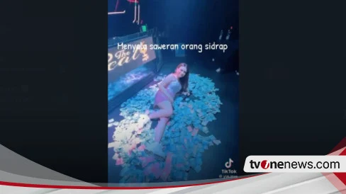 Momen Menggemparkan: Nathalie Holscher Jatuh dari Panggung saat Menyanyikan Lagu di Klub Malam