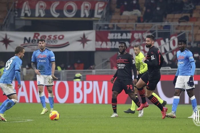 Napoli Tundukkan AC Milan 1-0, Politano Bawa Tim ke Posisi Runner-up Serie A