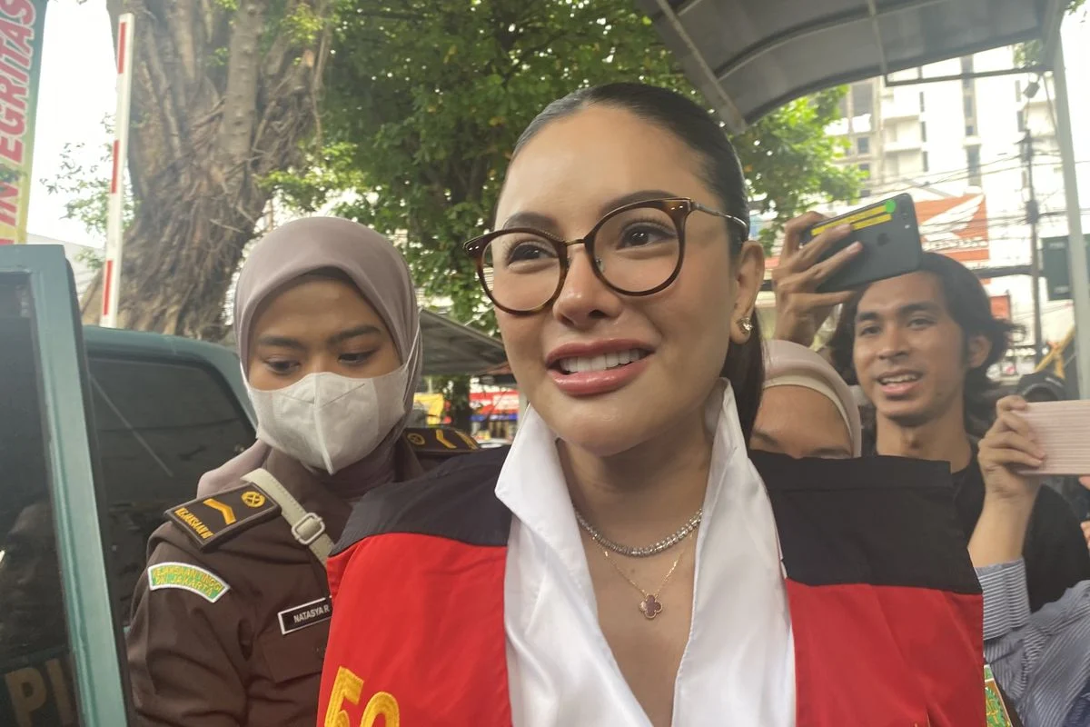 Nikita Mirzani Diperiksa di Rutan Pondok Bambu atas Dugaan Skincare Reza Gladys Tanpa Izin BPOM
