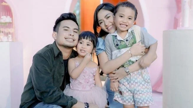 Okin Buka Suara: Klarifikasi Panjang lebar atas Polemik dengan Rachel Vennya