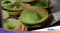 Okin Eksplorasi Makanan Kontroversial, Dari 'Kontol Kejepit' Sampai 'Ketupat Jembut' yang Bikin Penasaran