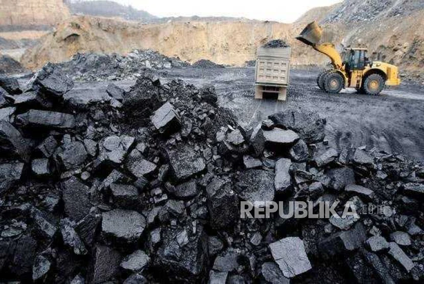Operasi Tambang Batu Bara PT AKT di Kalimantan Tengah Terus Berlanjut Meski Izin Sudah Dicabut, Bahlil Lahadalia Langsung Turun Lapangan