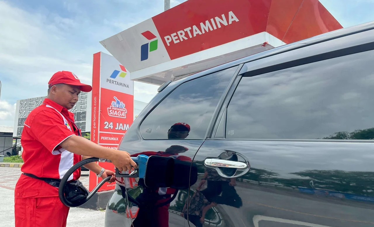Pakistan Naikkan Harga Bensin 42,7% dan Gratiskan Transportasi Umum untuk Redam Protes