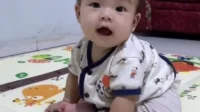 Panduan Lengkap Mengajarkan Duduk Tripod pada Bayi: Kapan dan Cara Efektif