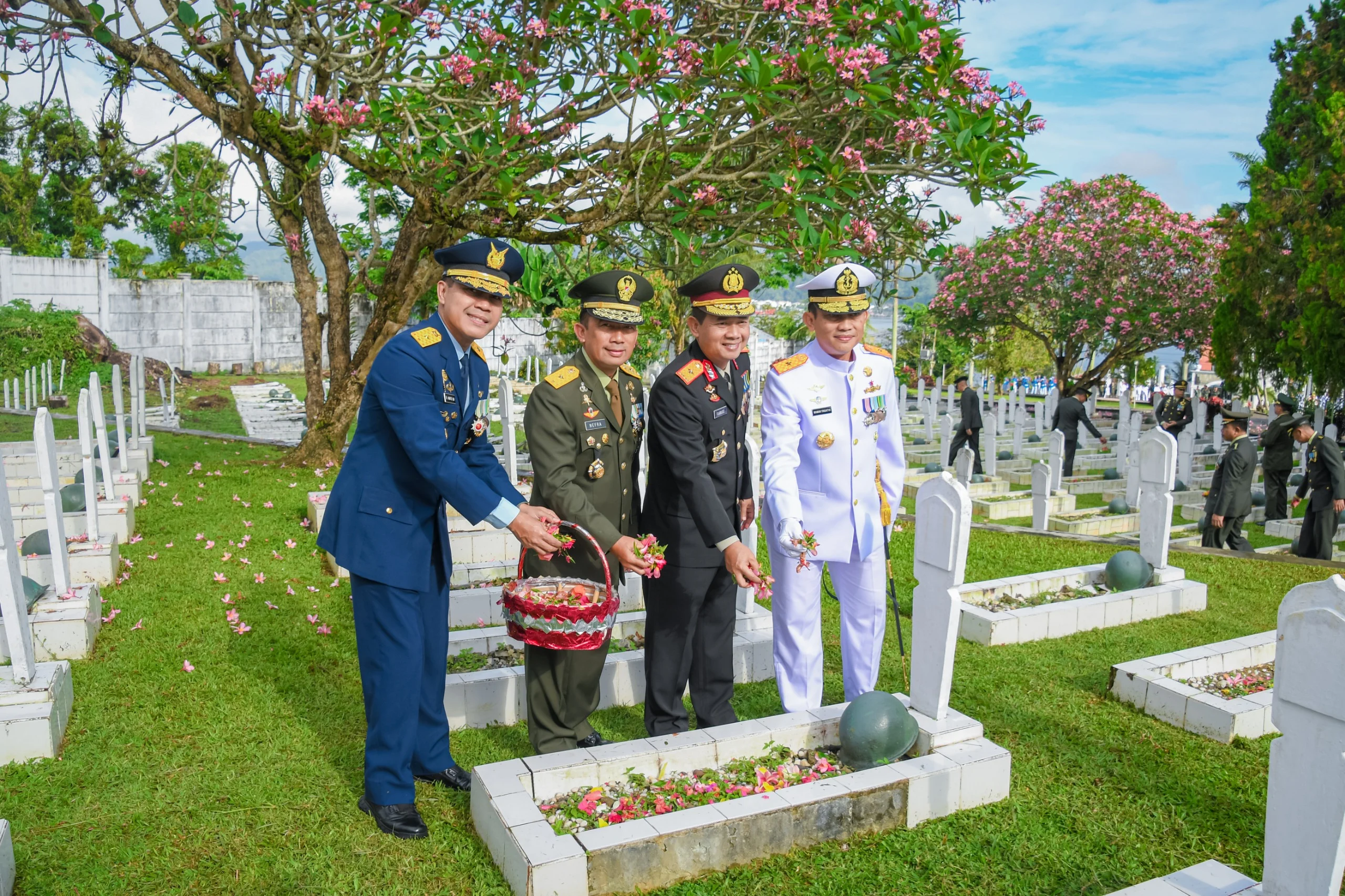 Pemakaman Pahlawan TNI Farizal Rhomadhon di TMP Giripeni: Duka Mendalam Istri Kopda Anumerta Menggugah Hati Warga Kulon Progo