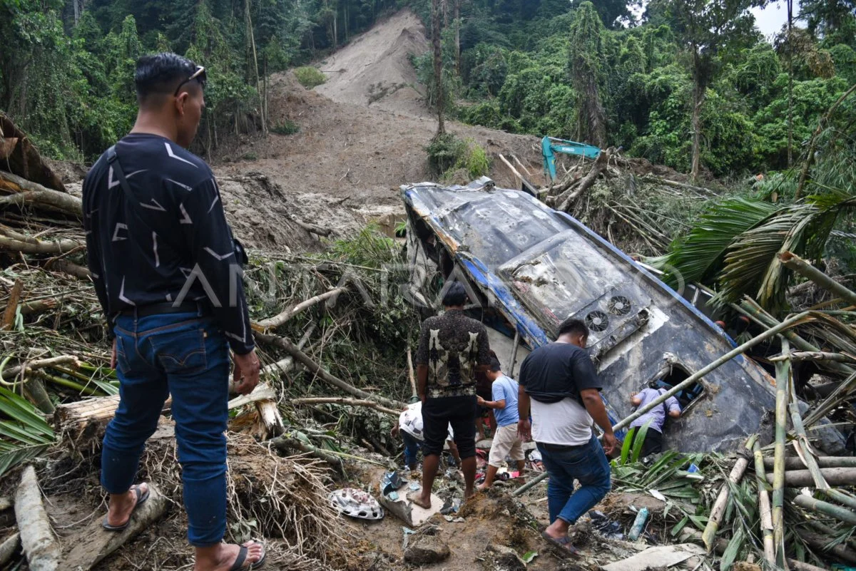 Pemakaman Serentak Lima Korban Longsor di Sembahe, Deli Serdang: Upaya Penghiburan Keluarga