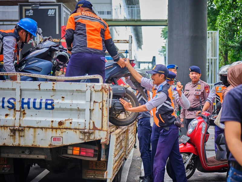 Pemprov DKI Tegur Kelurahan Kalisari Usai Foto Edit AI Balas Laporan Parkir Liar Viral