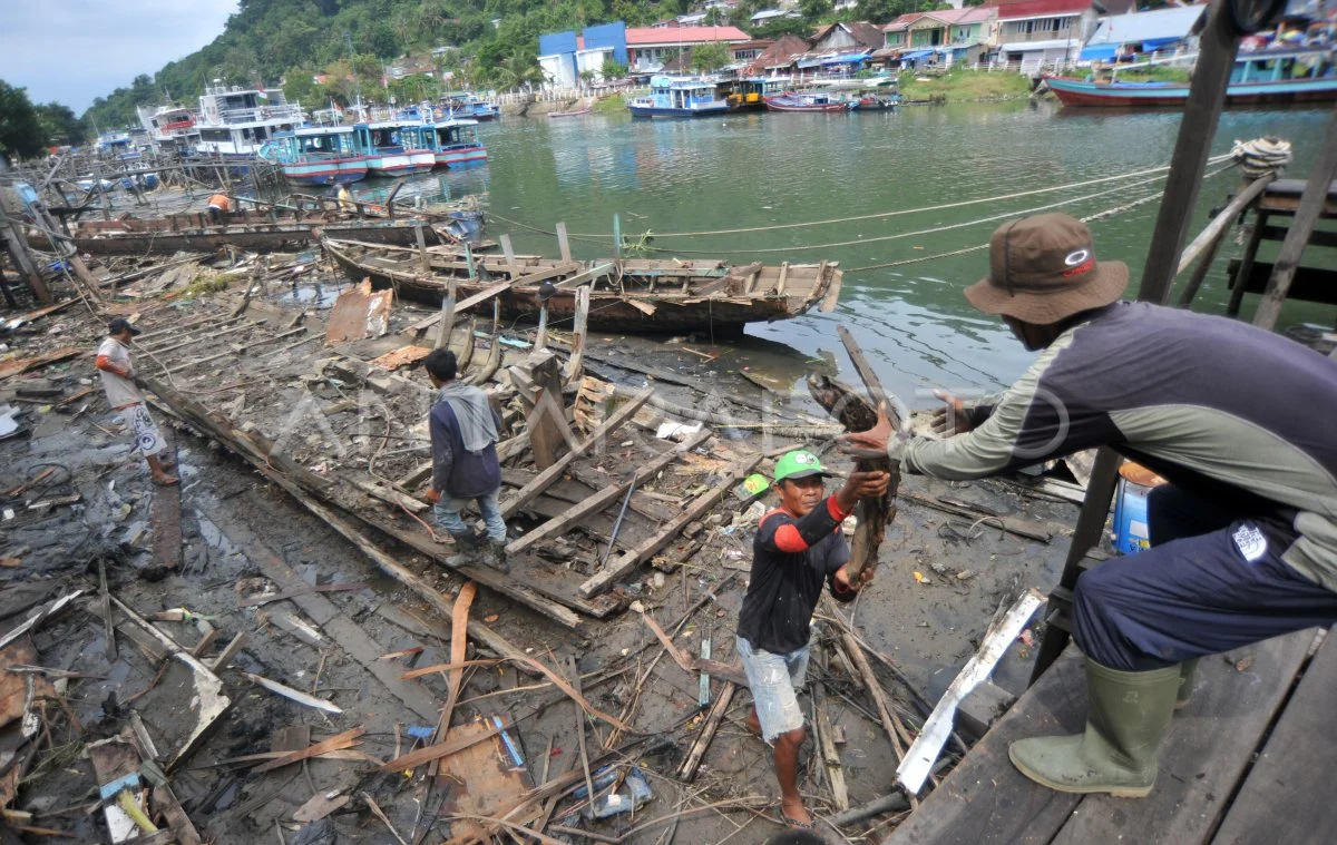Pengangkatan Mast Kapal Bangkai Berbahan Peledak di Sungai Thames Siapkan Proyek Senilai £9,5 Juta