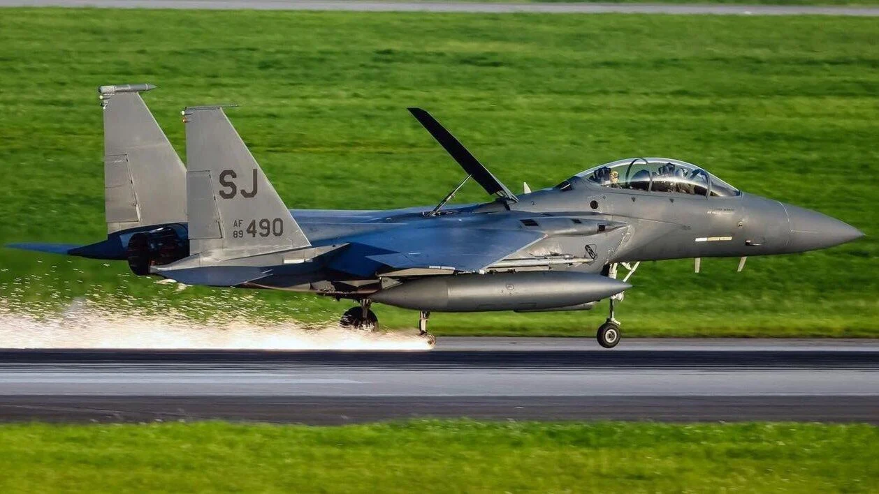 Pilot F-15E Terpaksa Menggunakan Kursi Lontar di Iran: Kisah Siksaan dan Upaya Penyelamatan