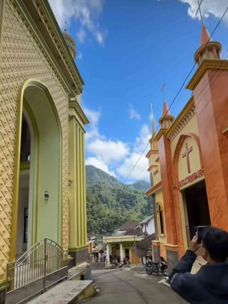 Pinkan Mambo Salurkan Hasil Saweran ke Masjid dan Gereja, Komitmen Sosial di Live TikTok