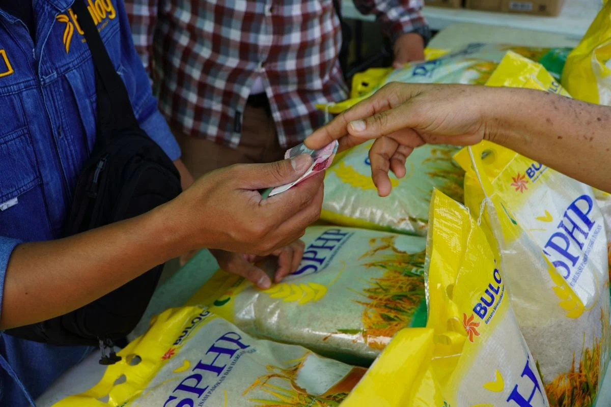 Plastik Langka: Bapanas Izinkan Bulog Pakai Kemasan Lama untuk Beras SPHP