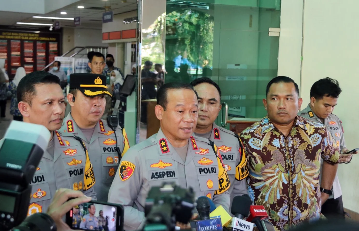 Polisi Dampingi Keluarga di RSUD Bekasi, Posko Layanan Dibuka Polda Metro Jaya