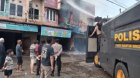 Polres Jayawijaya Cepat Padamkan Kebakaran Ruko di Wamida, Kerugian Diperkirakan Rp7 Miliar