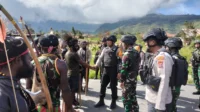 Polri Tingkatkan Keamanan di Papua Tengah dan Maluku Utara dengan Penempatan Ratusan Personel Polri Tingkatkan Keamanan di Papua Tengah dan Maluku Utara dengan Penempatan Ratusan Personel