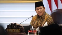 Prabowo Sindir Dirut Garuda, Janji Tambah Botak Kepala Setelah Hadir di Rapat
