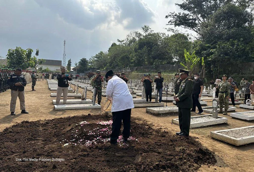 Prabowo Subianto Haturkan Penghormatan Terakhir untuk Tiga Prajurit TNI Gugur di UNIFIL, Lebanon