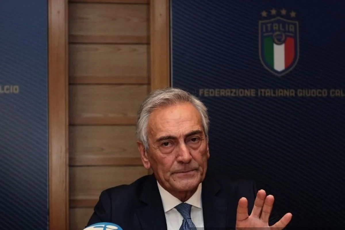 Presiden Federasi Sepak Bola Italia Gabriele Gravina Mundur: Kritik Tajam pada Politisi di Tengah Krisis