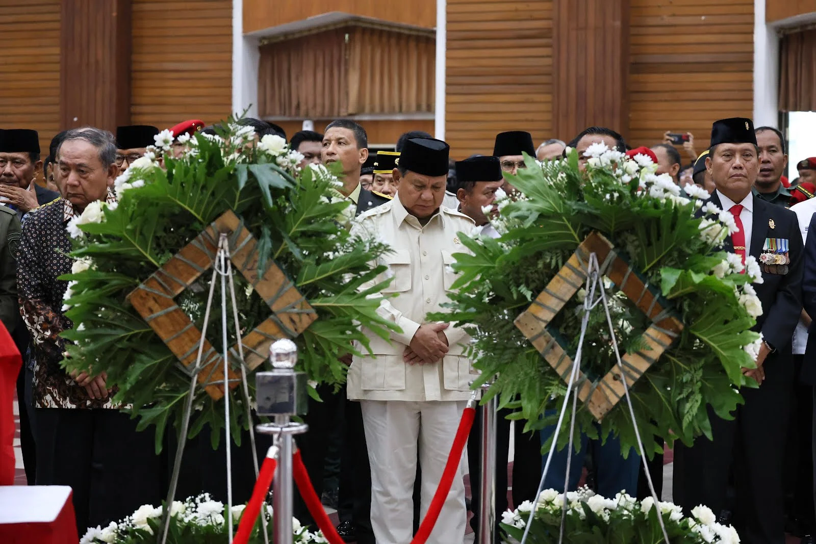 Presiden Prabowo Subianto Beri Penghormatan Terakhir kepada Tiga Prajurit TNI yang Gugur di Lebanon