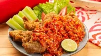 Rahasia Marinasi Ayam Geprek Lezat ala Restoran Populer: Cara Membuat Bun Gurih di Rumah