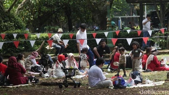 Ribuan Pengunjung Memadati Ragunan pada Libur Panjang Paskah, Catat Rekor 25.870 Pengunjung hingga Siang
