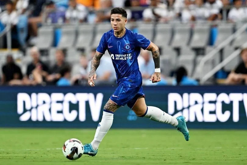 Rosenior Tegaskan Enzo Fernandez Tetap Jadi Wakil Kapten Chelsea Meski Dihukum