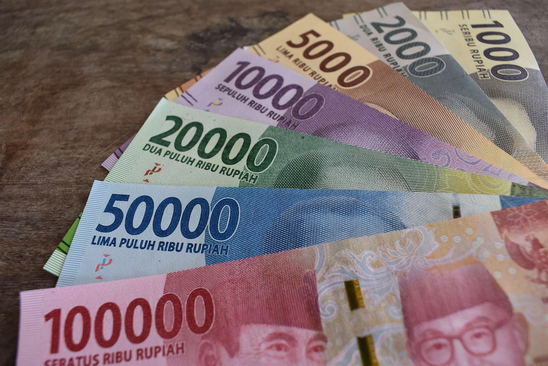 Rupiah Menembus Rp17.000 per Dolar, Warga Jakarta Khawatir Dampak Ekonomi