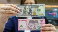 Rupiah Terpuruk ke Level Tertinggi: Nilai Tukar Capai Rp17.105 per Dolar AS Rupiah Terpuruk ke Level Tertinggi: Nilai Tukar Capai Rp17.105 per Dolar AS