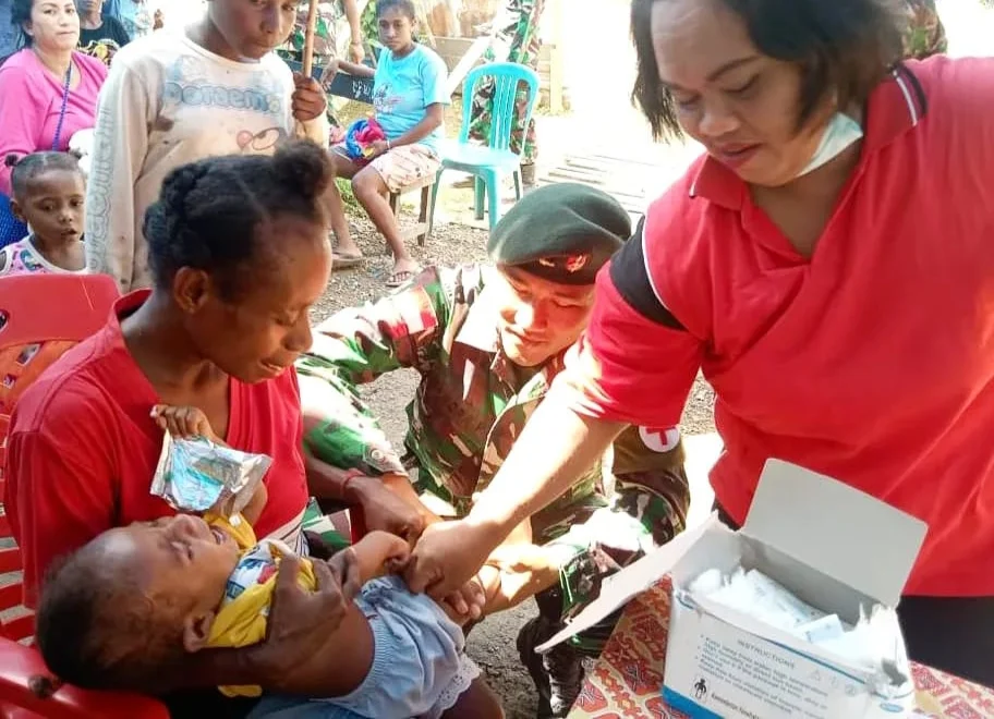 Satgas Yonif 136/TS Gencar Berikan Layanan Kesehatan Gratis di Distrik Ilu, Papua