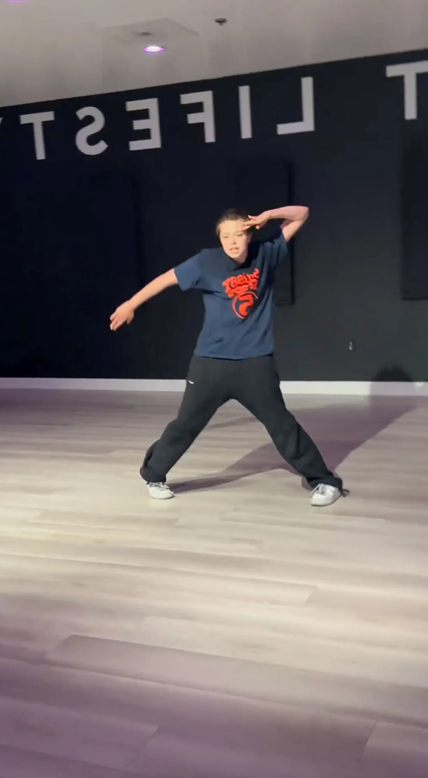 Shiloh, Putri Angelina Jolie, Jadi Dancer di Video Klip K-Pop Dayoung, Sorotan Internasional