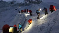 Skandal Penipuan Makanan di Jalur Pendakian Everest: Ribuan Pendaki Terkena Keracunan