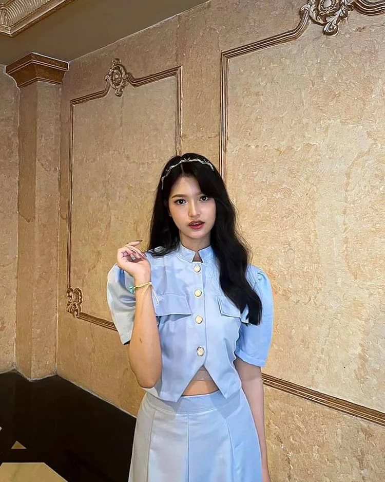 Sosialita Cantik Jadi Sorotan: Penjodohan Tak Terduga dengan Penyanyi Keturunan Konfusius ke-46