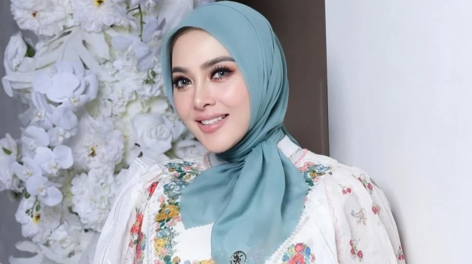 Syahrini Kembali di Panggung, Suara Dinyinyir Netizen; Rachel Vennya Siapkan Langkah Hukum untuk Kasus Rumah