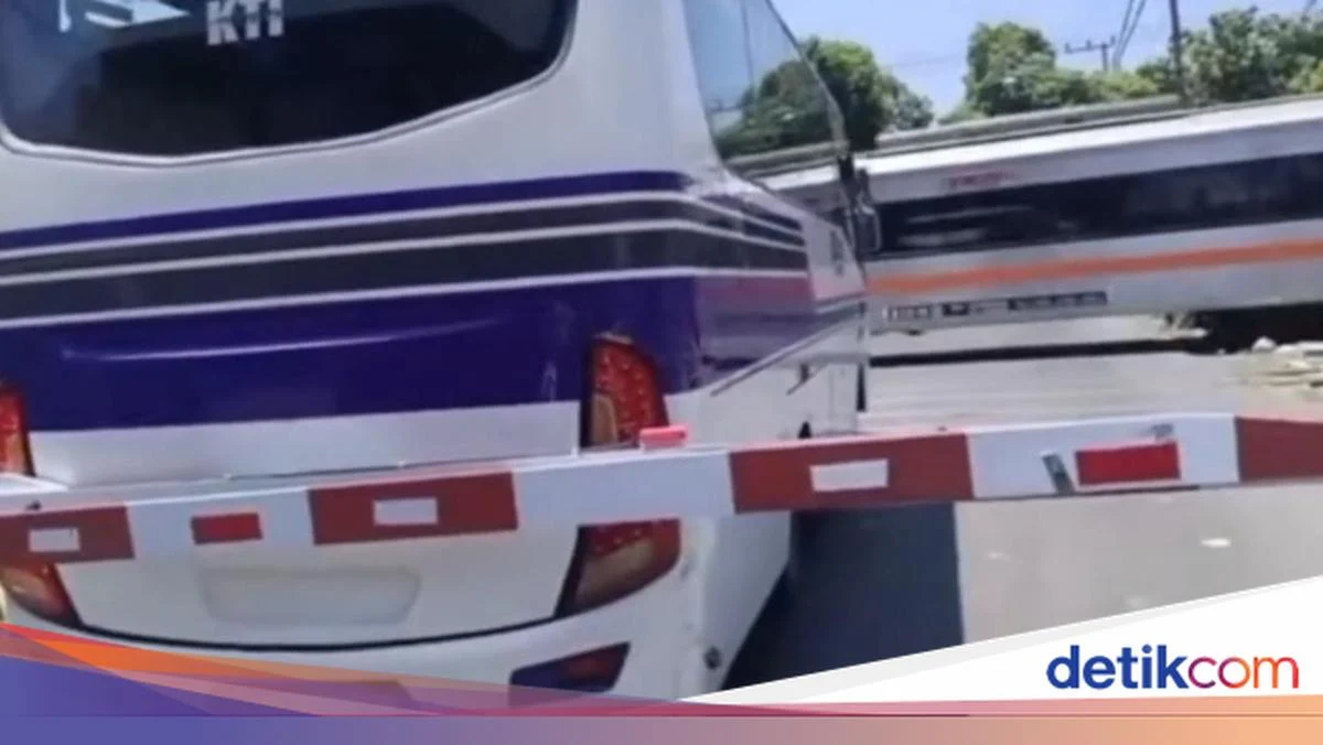 Terobos Palang Pintu Kereta: Ancaman Hukum Berat dan Risiko Kecelakaan Fatal