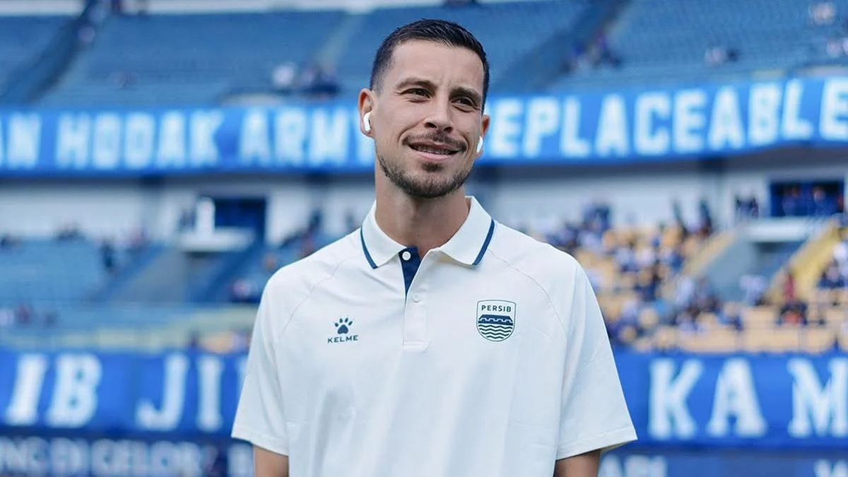 Thom Haye Tekankan Persib Bandung Tetap Tenang di Puncak Klasemen BRI Super League 2025/26