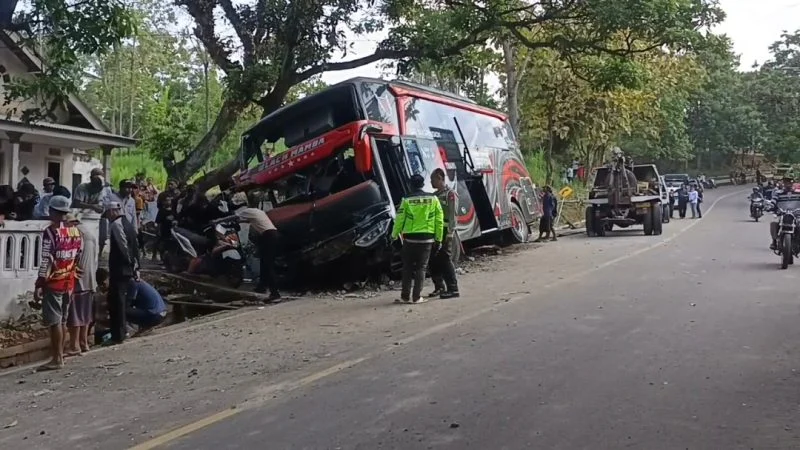 Tragedi Bus Damri Sanggau: Penumpang Tewas, Dugaan Rem Blong Jadi Sorotan Utama
