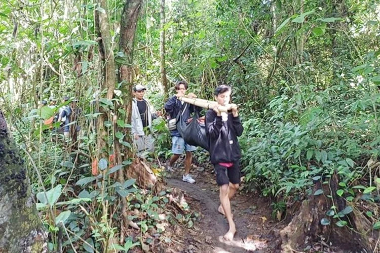 Tragedi di Air Terjun Tibu Ijo: Wanita 25 Tahun Tewas Tersangkut Batu Setelah Terseret Arus