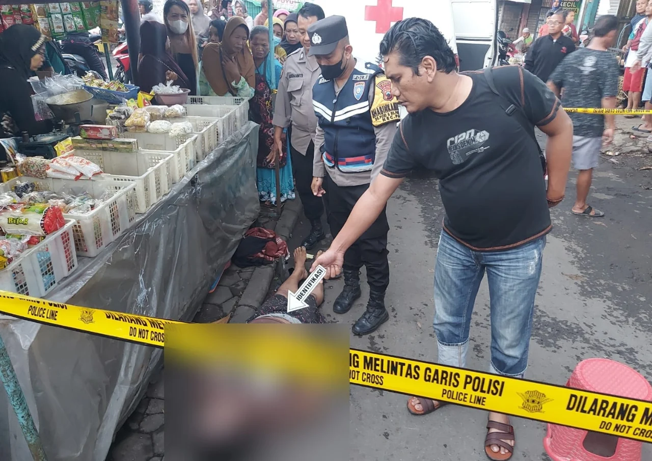 Tragedi di Bangkalan: Pria Meninggal di Parkir Pasar Saat Menunggu Istri Belanja, Dugaan Penyebab Jantung